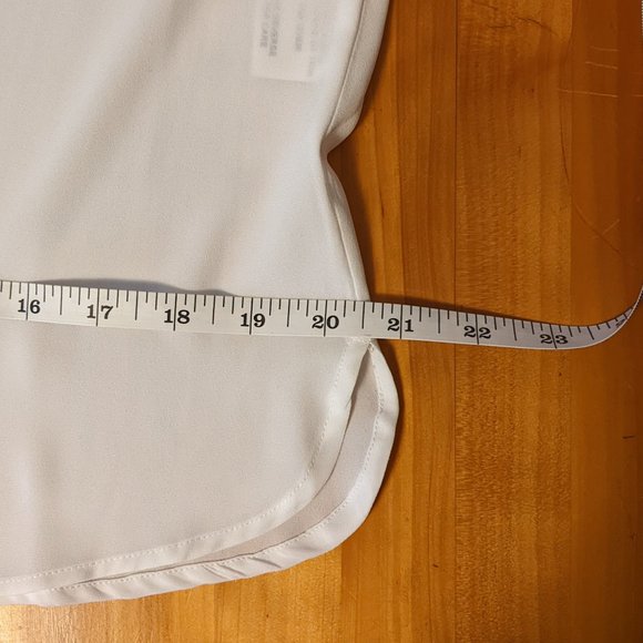 Sleeveless White Blouse with Gold Chain Detail - Picture 11 of 13